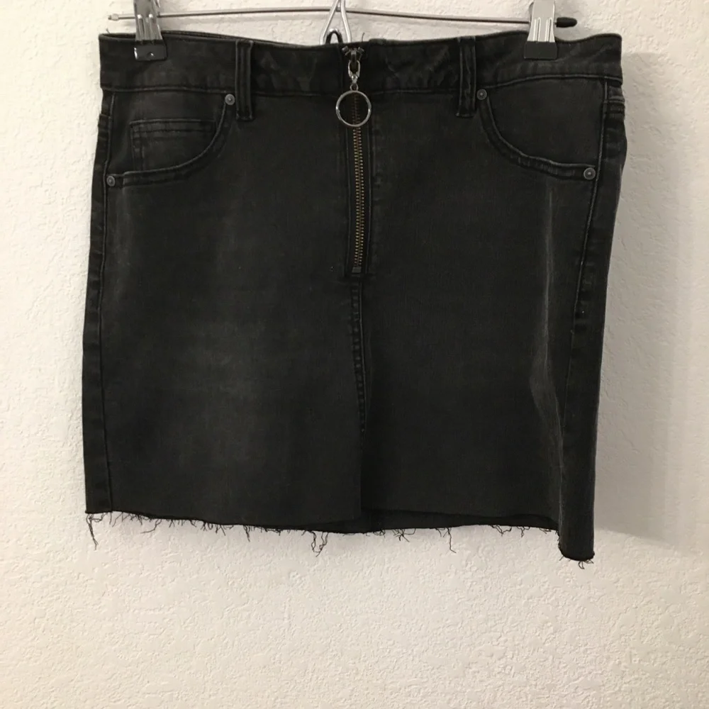 Ivy + Main black skirt size 7